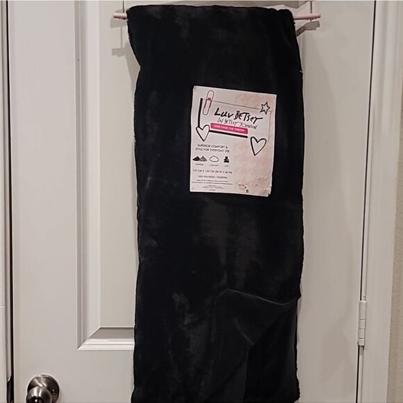 Luv Betsey By Betsey Johnson Reversible Luxe Faux Fur Throw Blanlet-  Black - Picture 6 of 6
